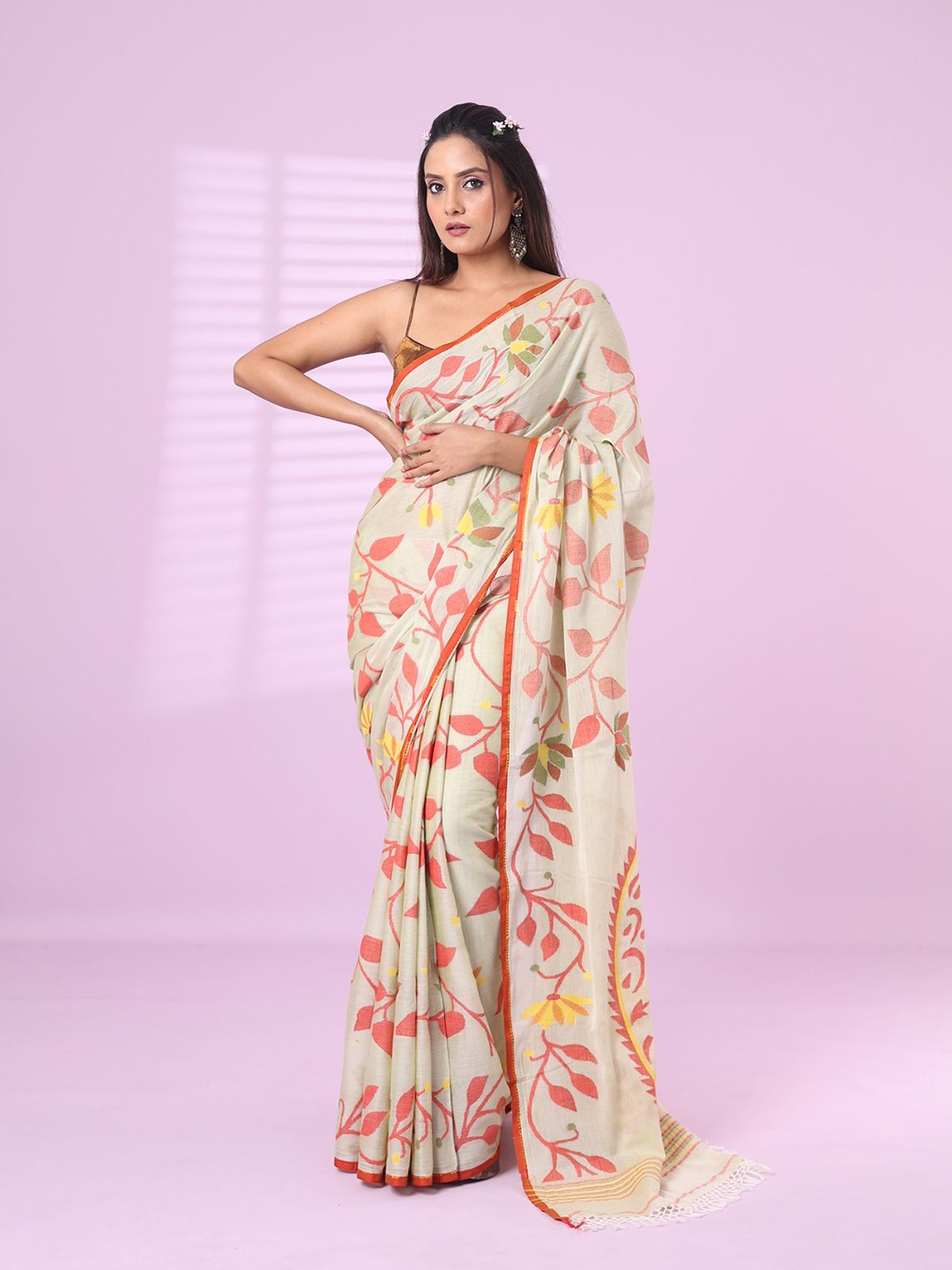 

Charukriti Woven Design Pure Cotton Saree, Green