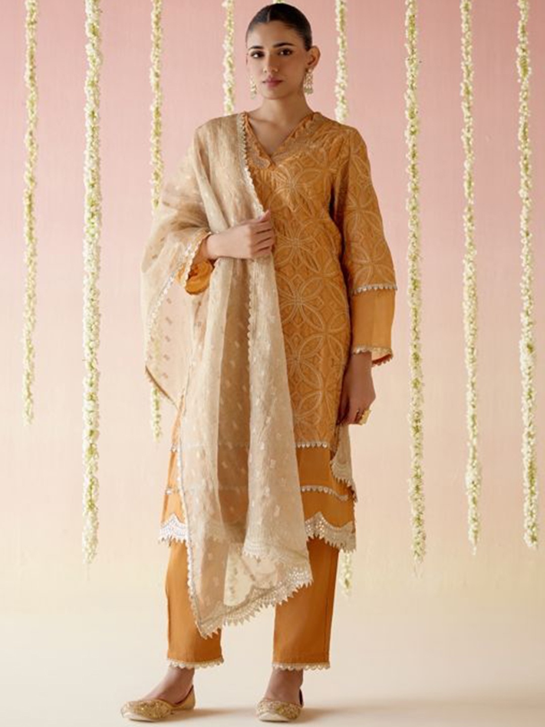 

NERO Women Floral Embroidered Regular Chanderi Silk Kurta with Trousers & With Dupatta, Orange