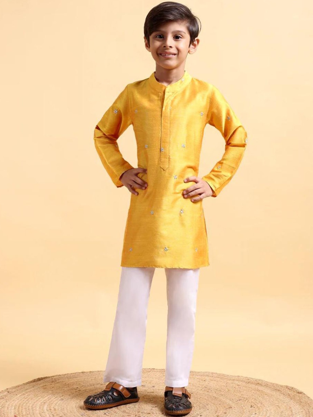 

Mera Rang Boys Geometric Embroidered Cotton Silk Straight Kurta with Pyjamas, Yellow