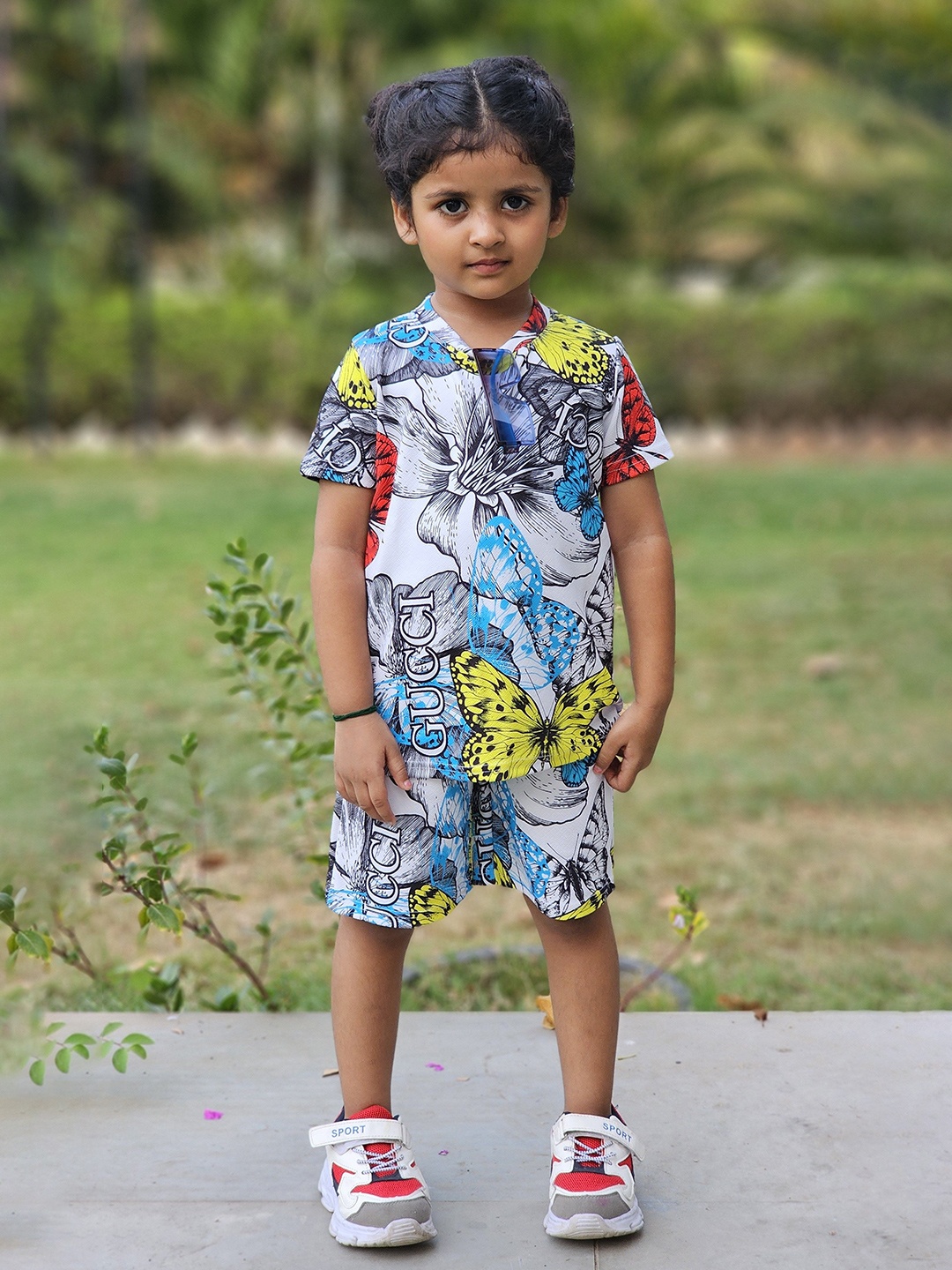 

Emblica Girls Graphic Printed Round Neck T-shirt with Shorts, White