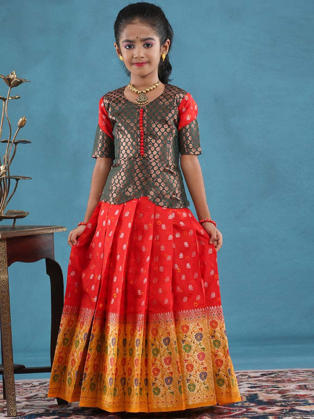 

SHIVANGI clothing Girls Woven Design Lehenga Choli, Red
