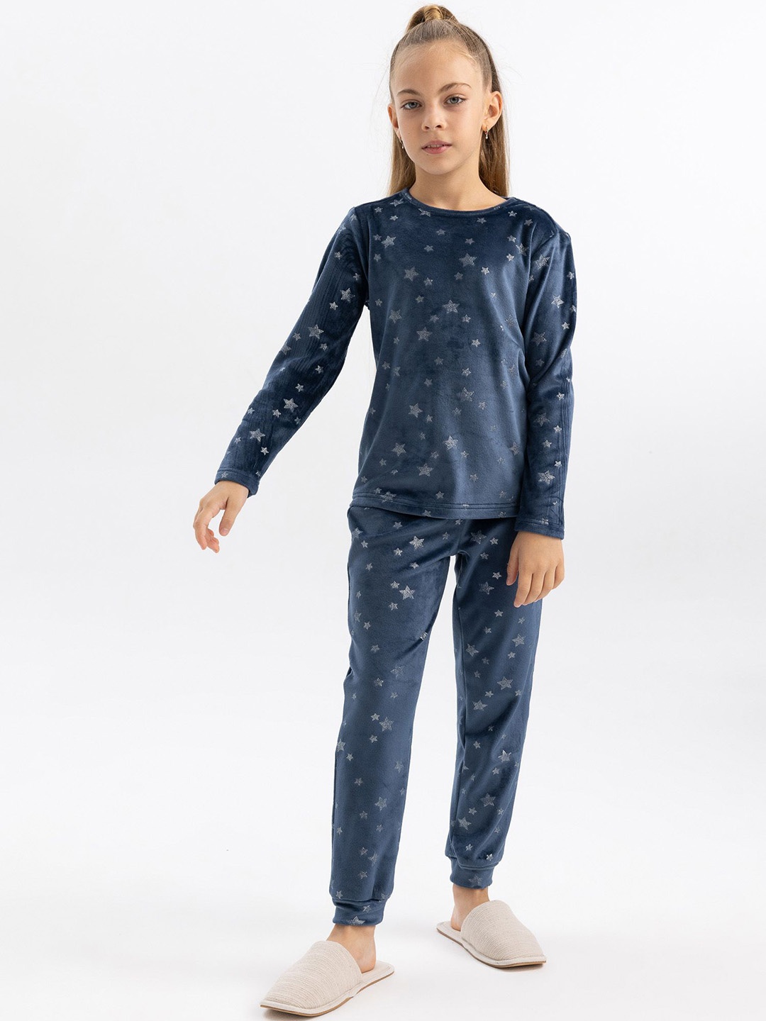

DeFacto Girls Printed Round Neck Night Suit, Navy blue