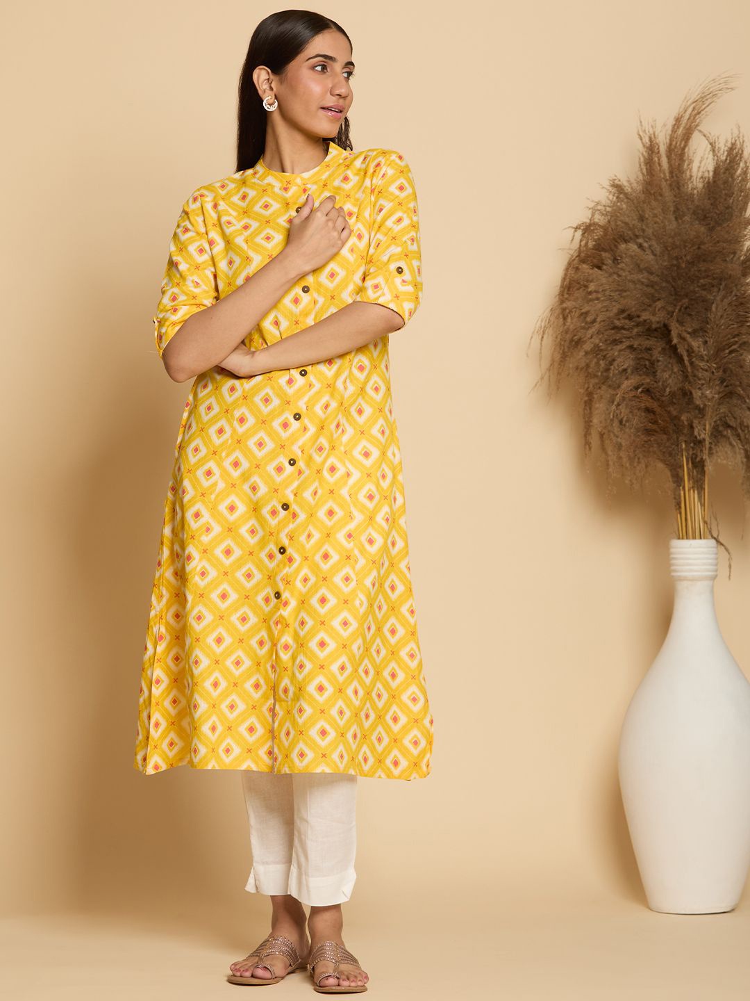 

Chandbaali Geometric Printed Mandarin Collar A-Line Kurta, Yellow