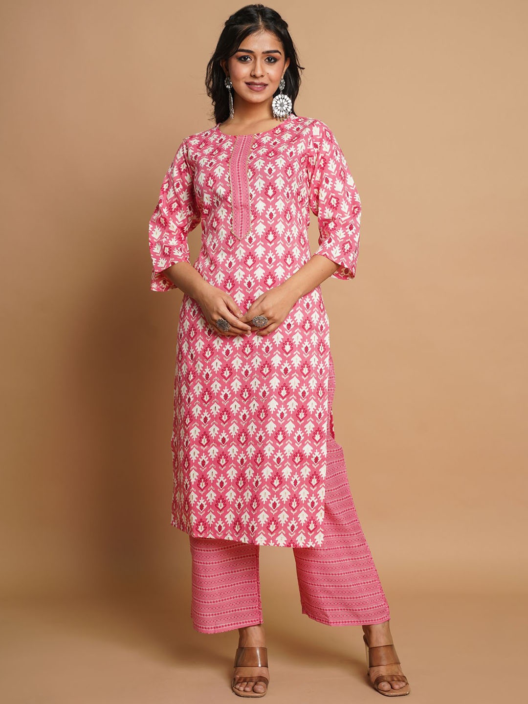

Emaira Ethnic Motifs Printed Gotta Patti Straight Kurta With Palazzos, Pink