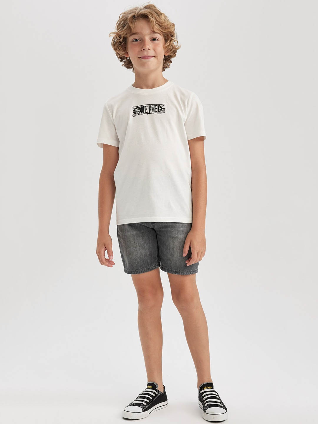 

DeFacto Boys Mid-Rise Regular Fit Denim Shorts, Grey