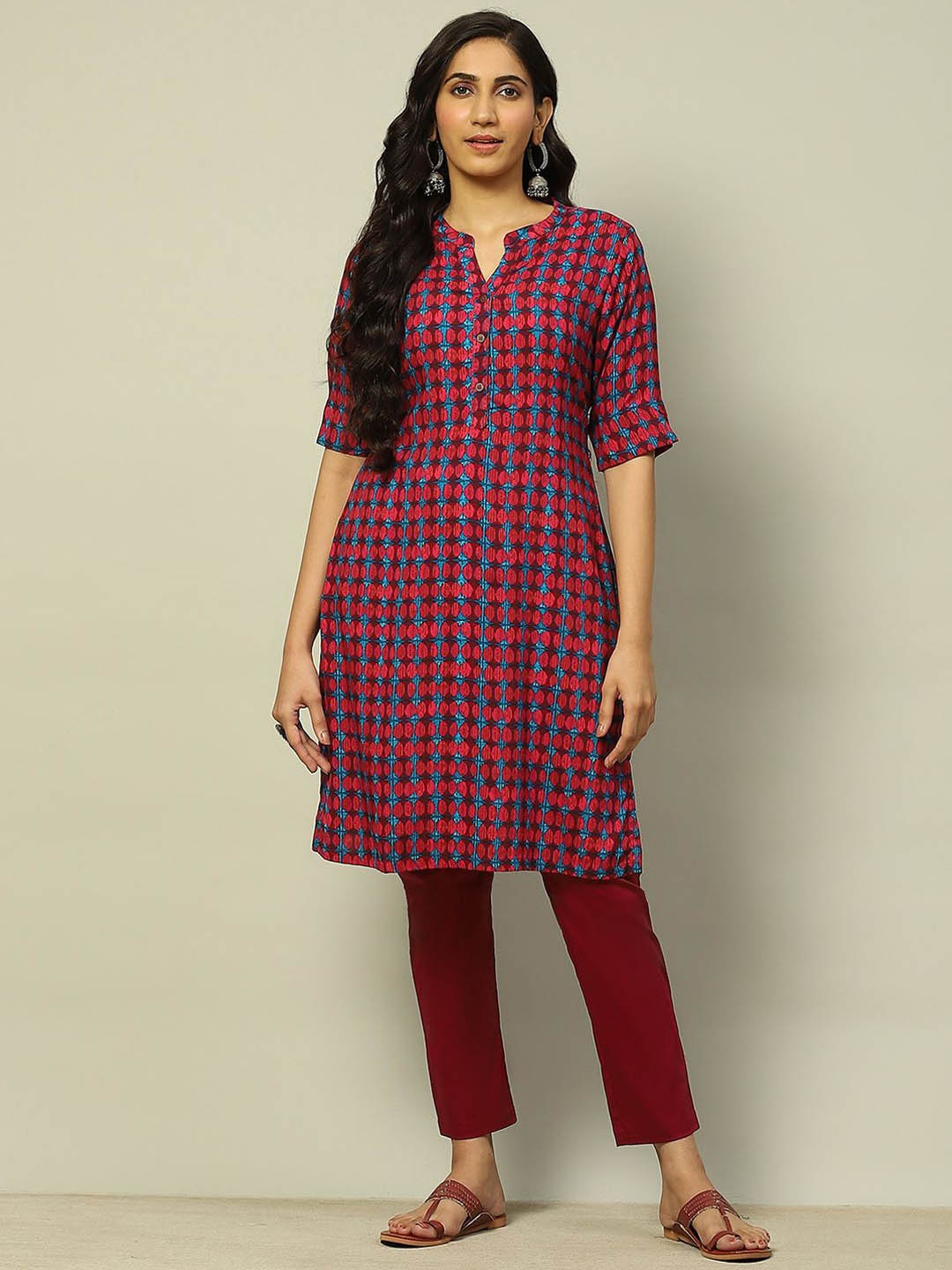 

Rangriti Geometric Printed Mandarin Collar Straight Kurta, Red