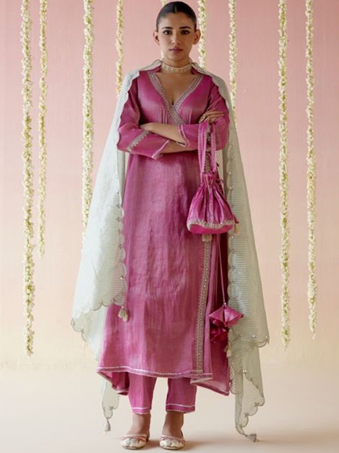 

NERO Women Floral Embroidered Regular Chanderi Silk Kurta with Trousers & With Dupatta, Pink