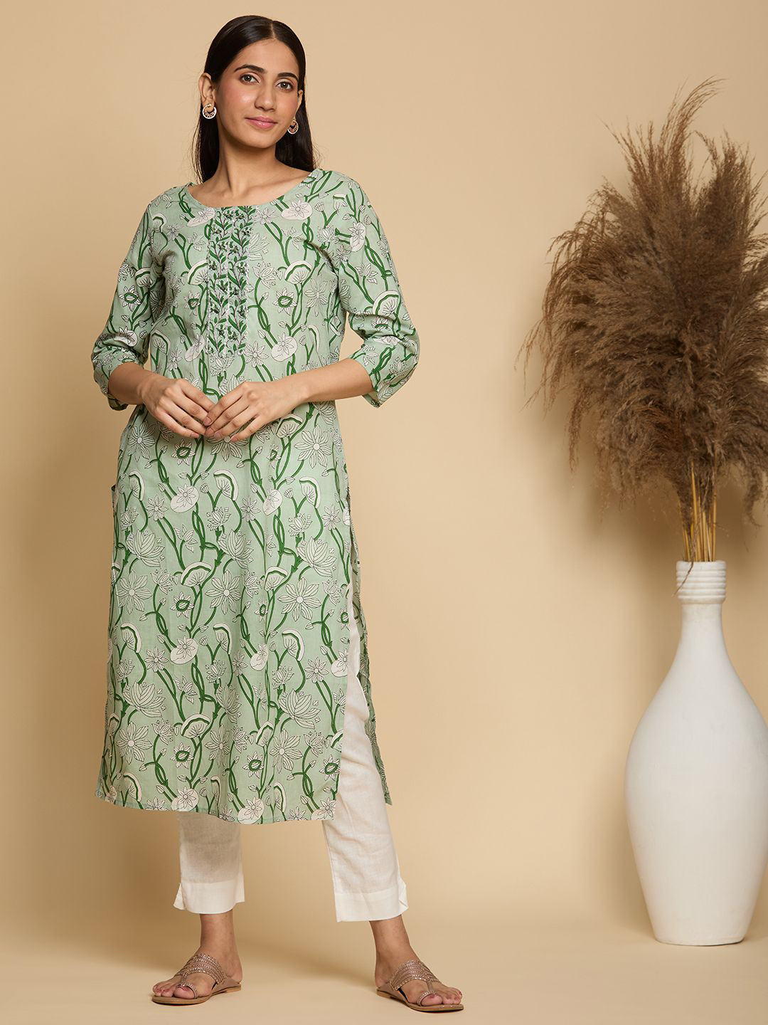 

Chandbaali Floral Printed Pure Cotton Straight Kurta, Green