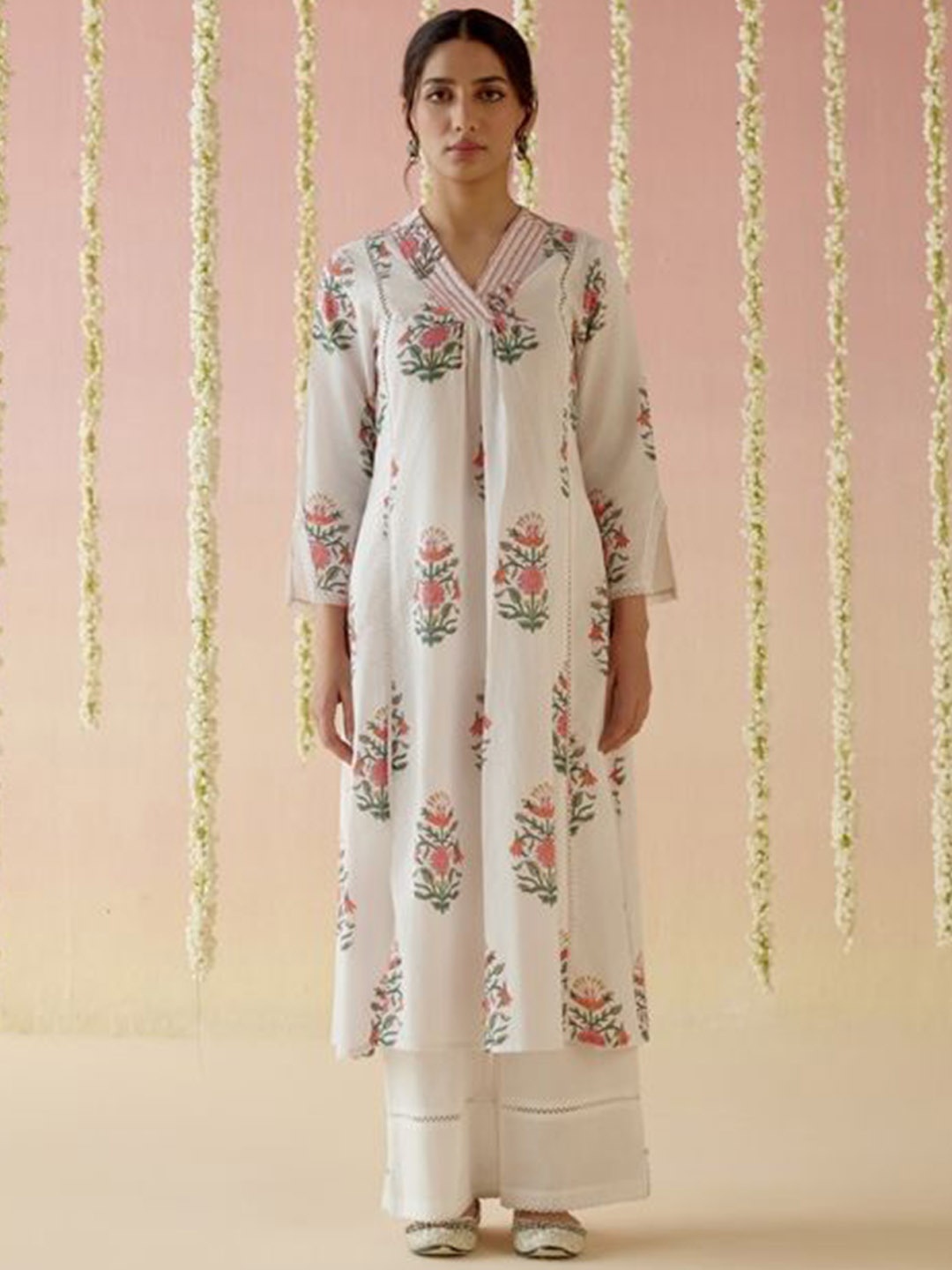 

NERO Women Floral Printed Regular Pure Cotton Kurta with Palazzos, Pink