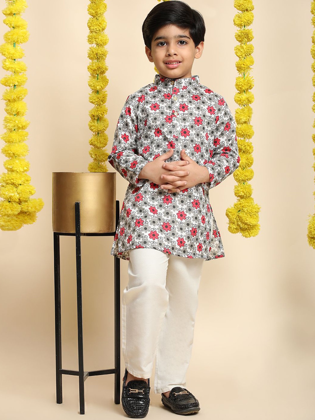 

Cutiekins Boys Floral Printed Band Collar Straight Kurta With Trousers, Grey