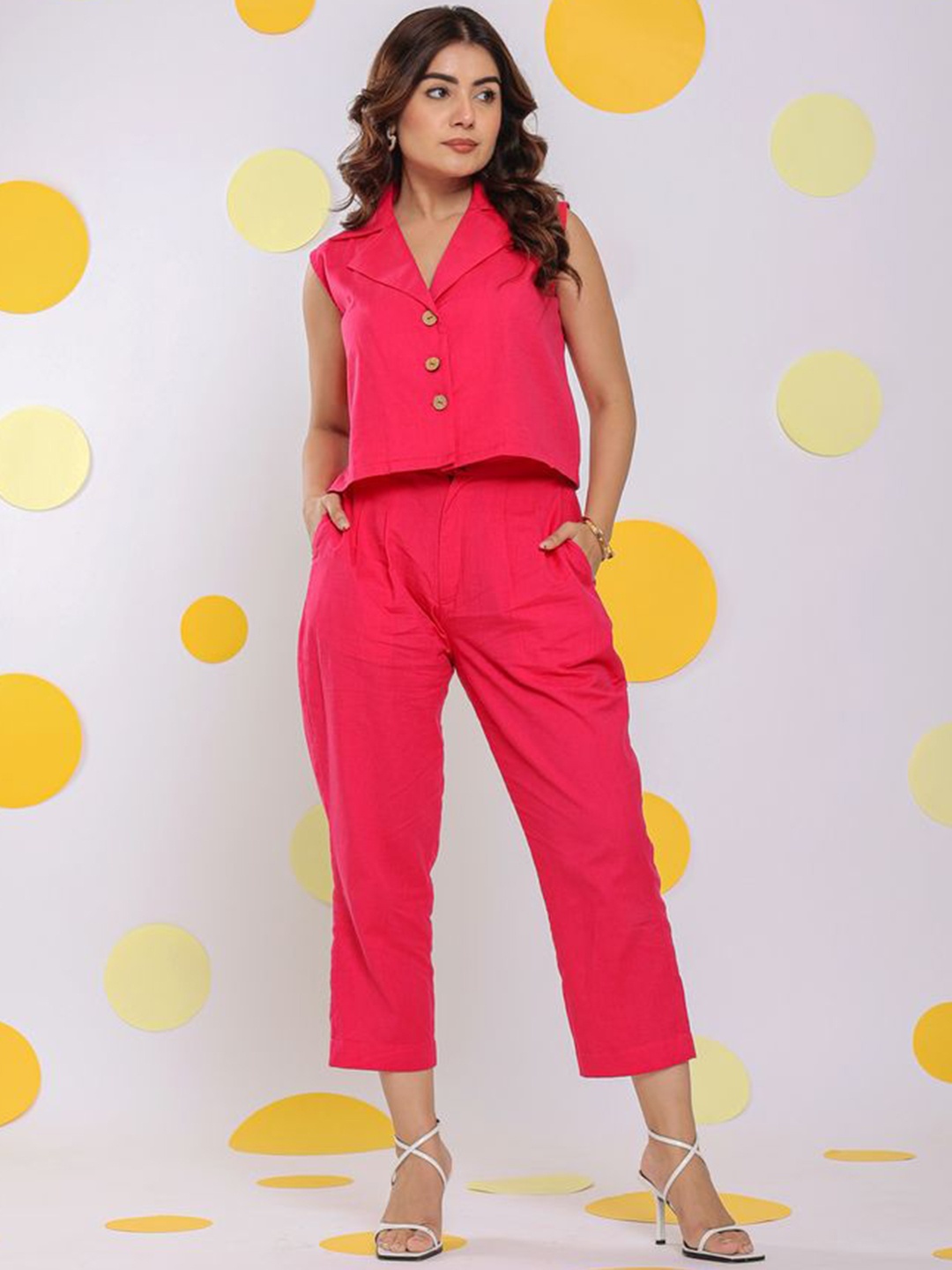 

KAORI BY SHREYA AGARWAL Notched lapel Collar Linen Waistcoat With Trousers, Pink