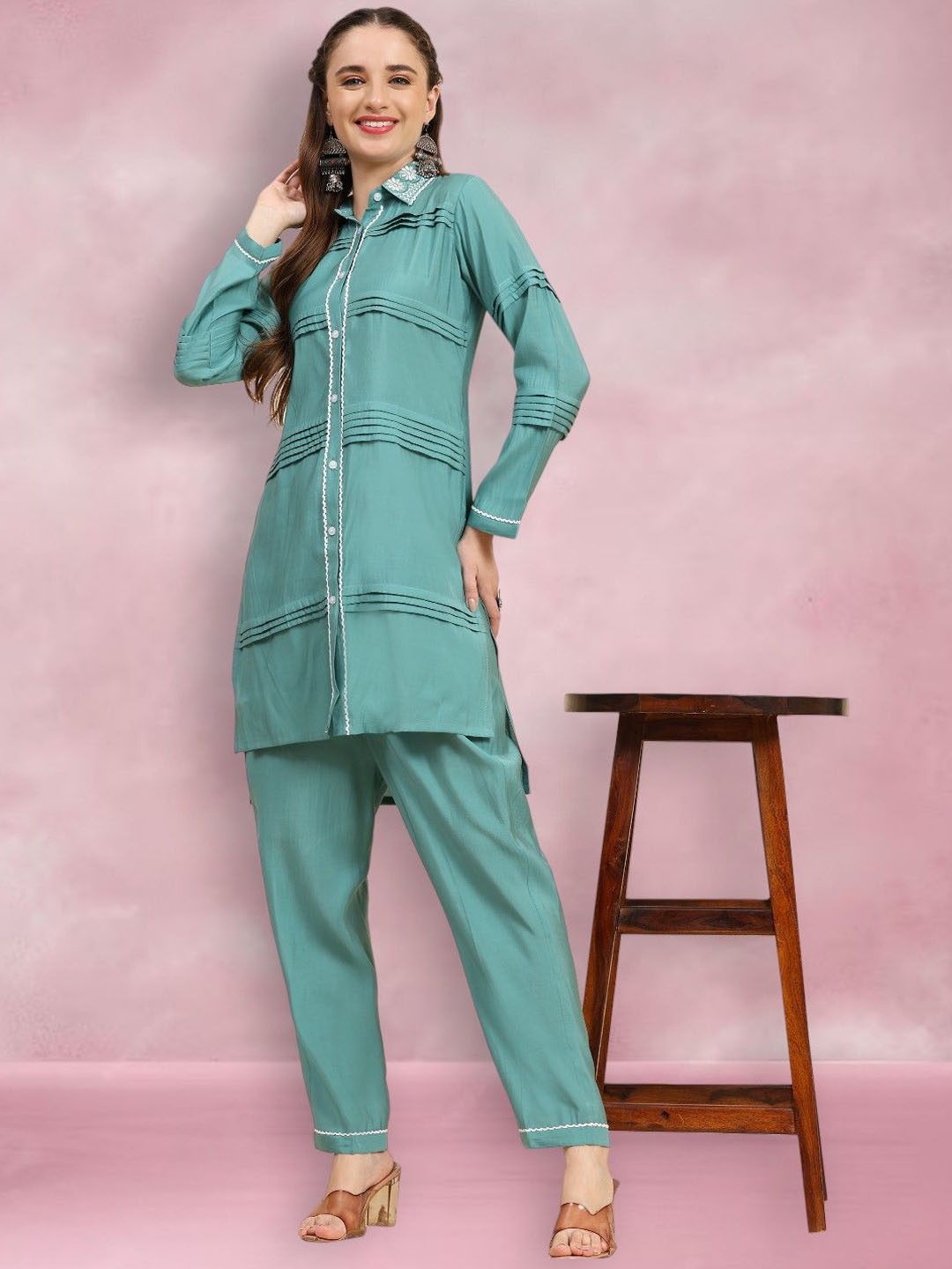 

Growish Self Design Shirt Collar Top With Trousers, Green