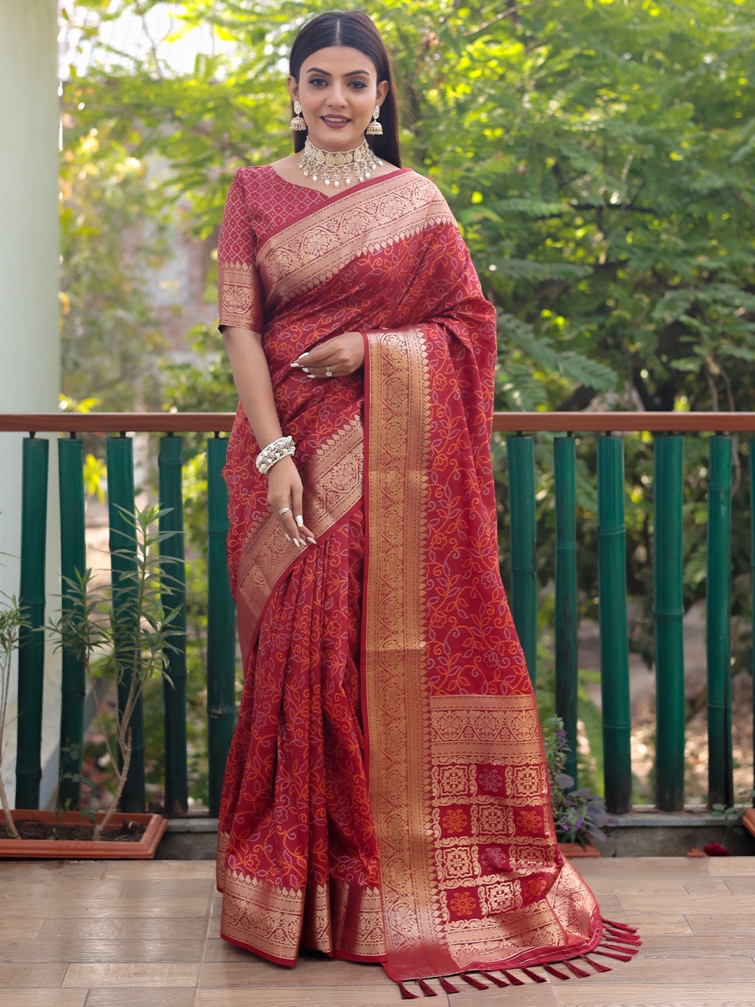 

Anaita Woven Design Zari Pure Silk Bandhani Saree, Maroon