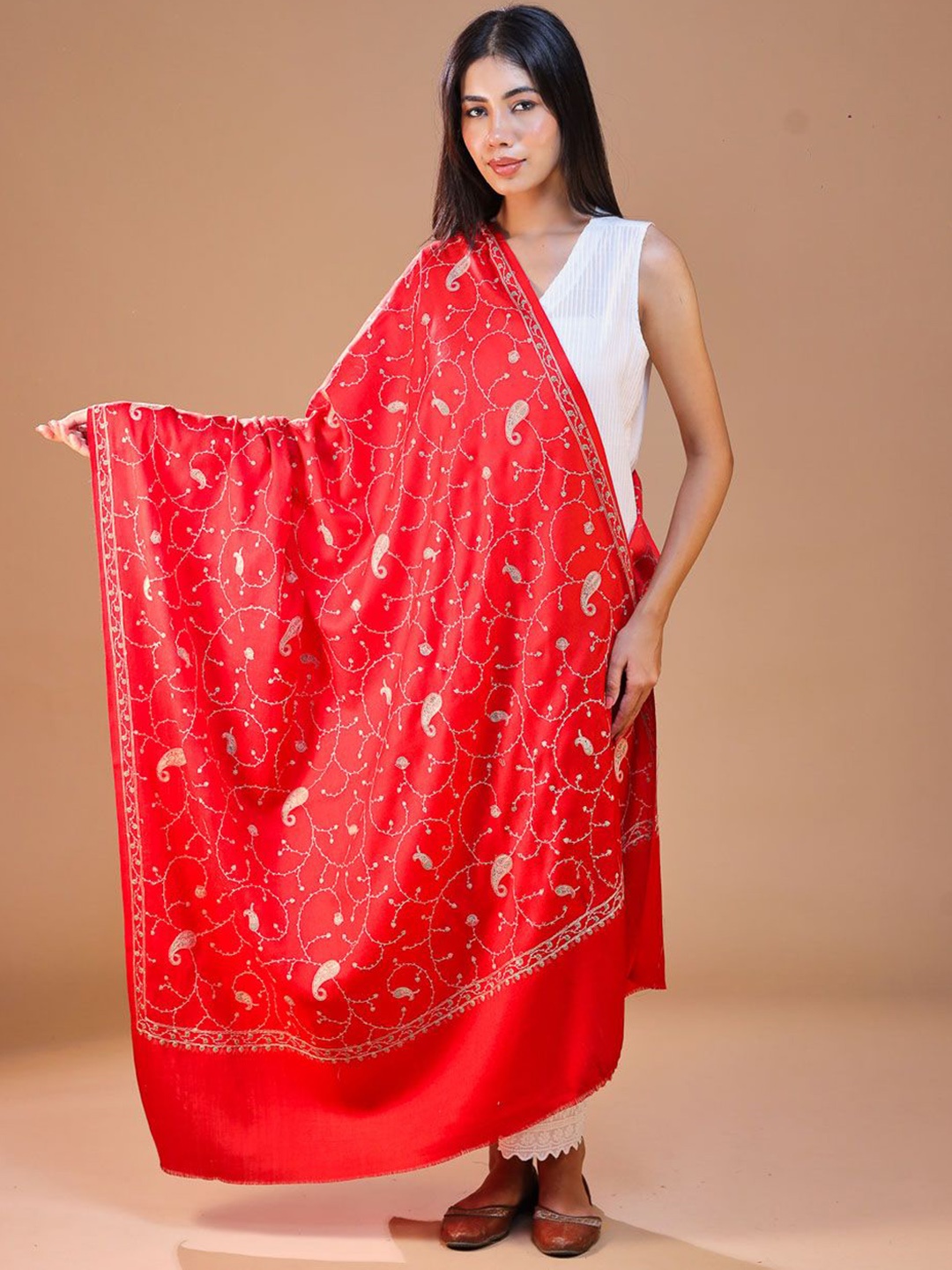 

SWI Stylish Paisley Embroidered Wool Shawl, Red