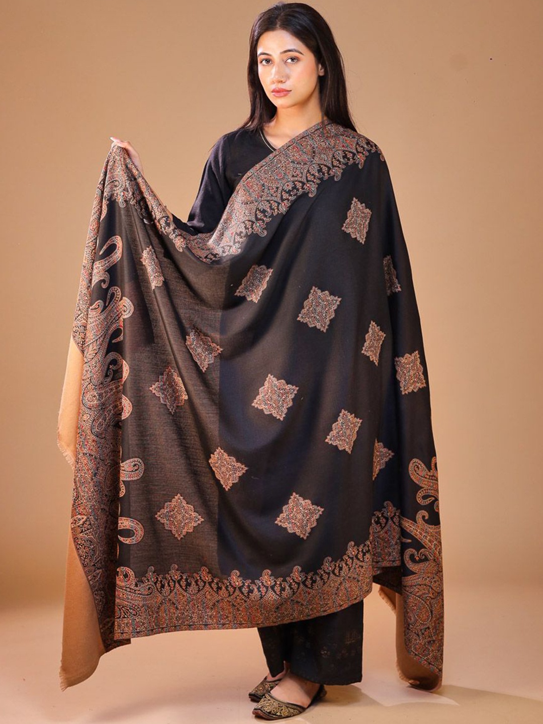 

SWI Stylish Paisley Woven Design Jamawar Shawl, Black