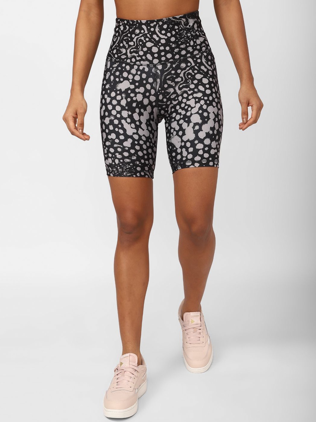 

Reebok Women Printed Modern Safari Leg Shorts, Black