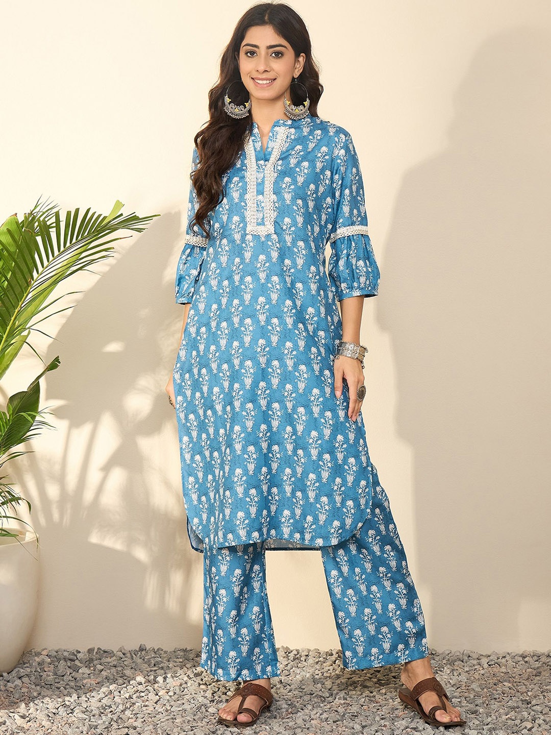 

Madhuni Floral Printed Puffed Sleeves Straight Kurta with Palazzos, Blue