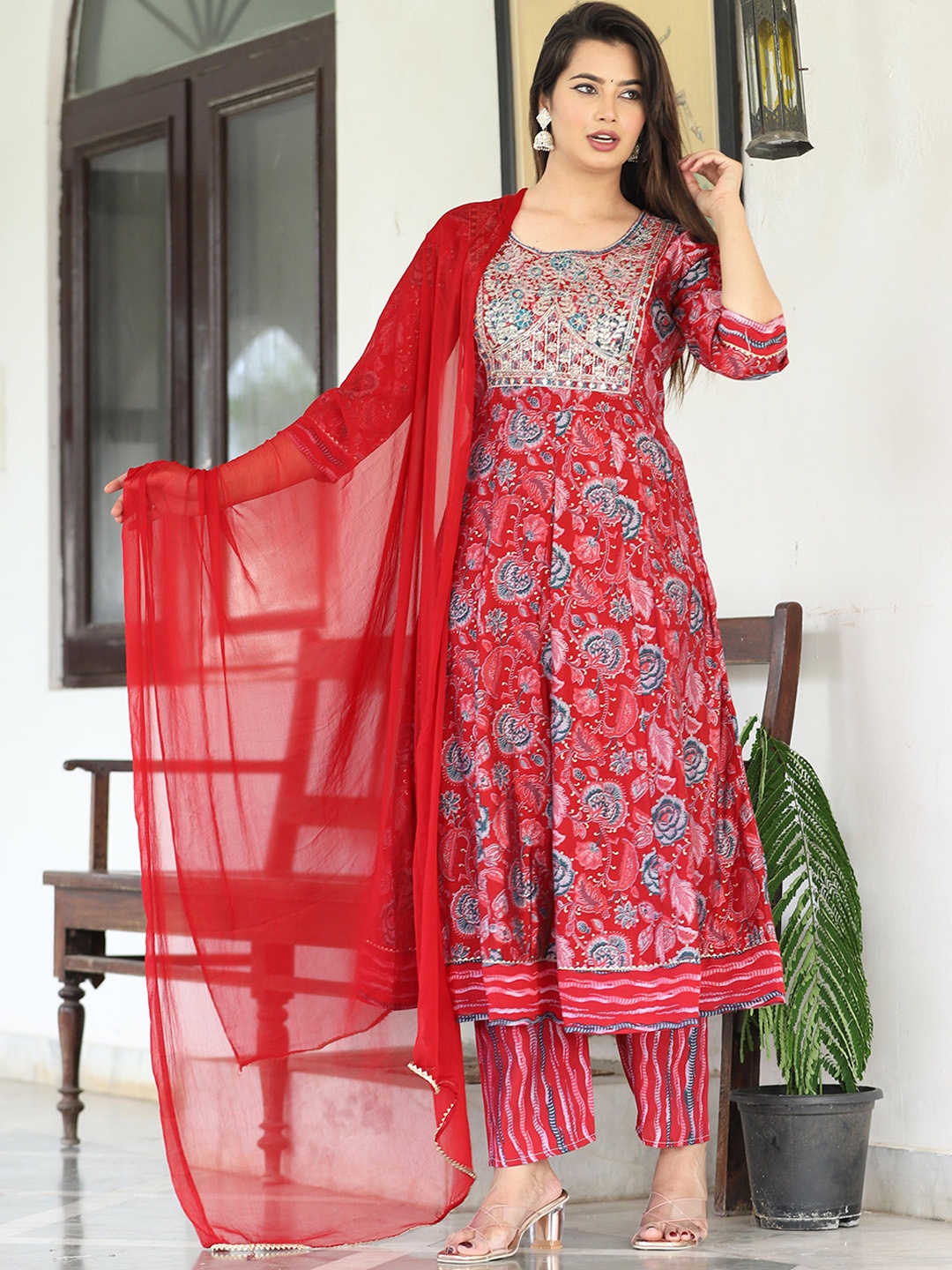 

SINGNI Ethnic Motifs Embroidered Zari Kurta With Trousers & Dupatta, Red