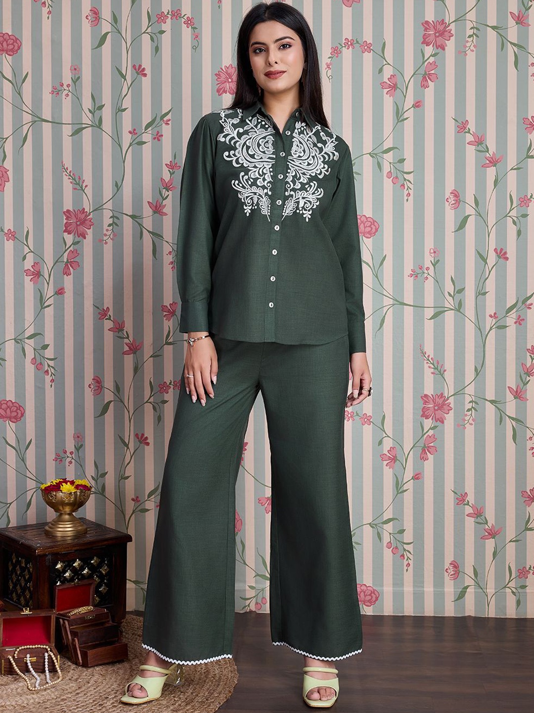 

Ode by House of Pataudi Embroidered Shirt With Palazzo, Green