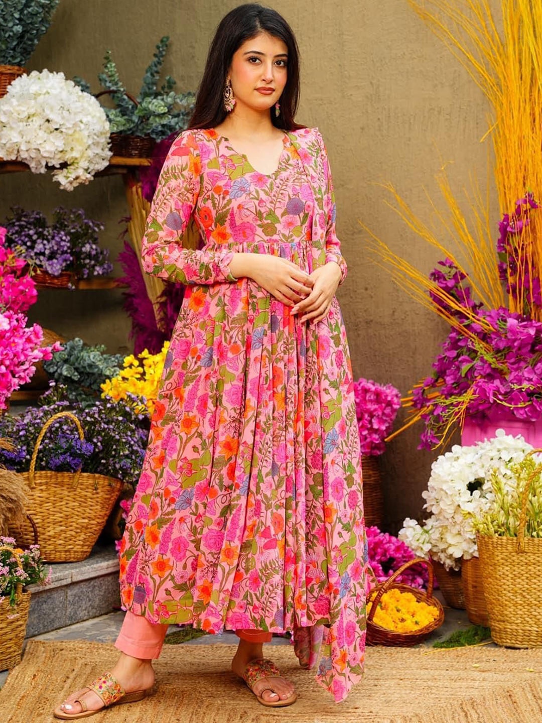 

Dwijupal Floral Printed Anarkali Kurta With Trousers & Dupatta, Pink