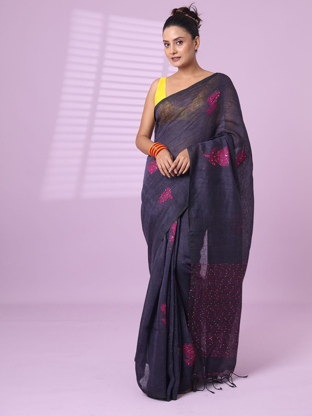 

Charukriti Embellished Pure Linen Handloom Saree, Grey