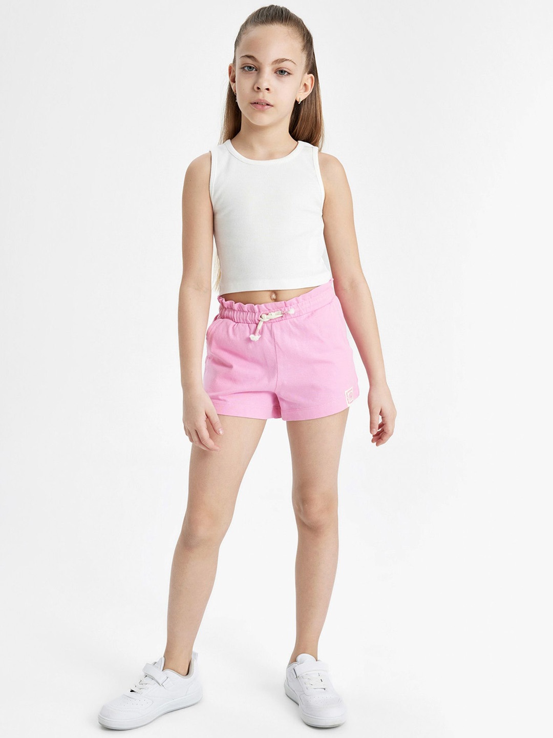 

DeFacto Girls Solid Mid-Rise Sports Shorts, Na