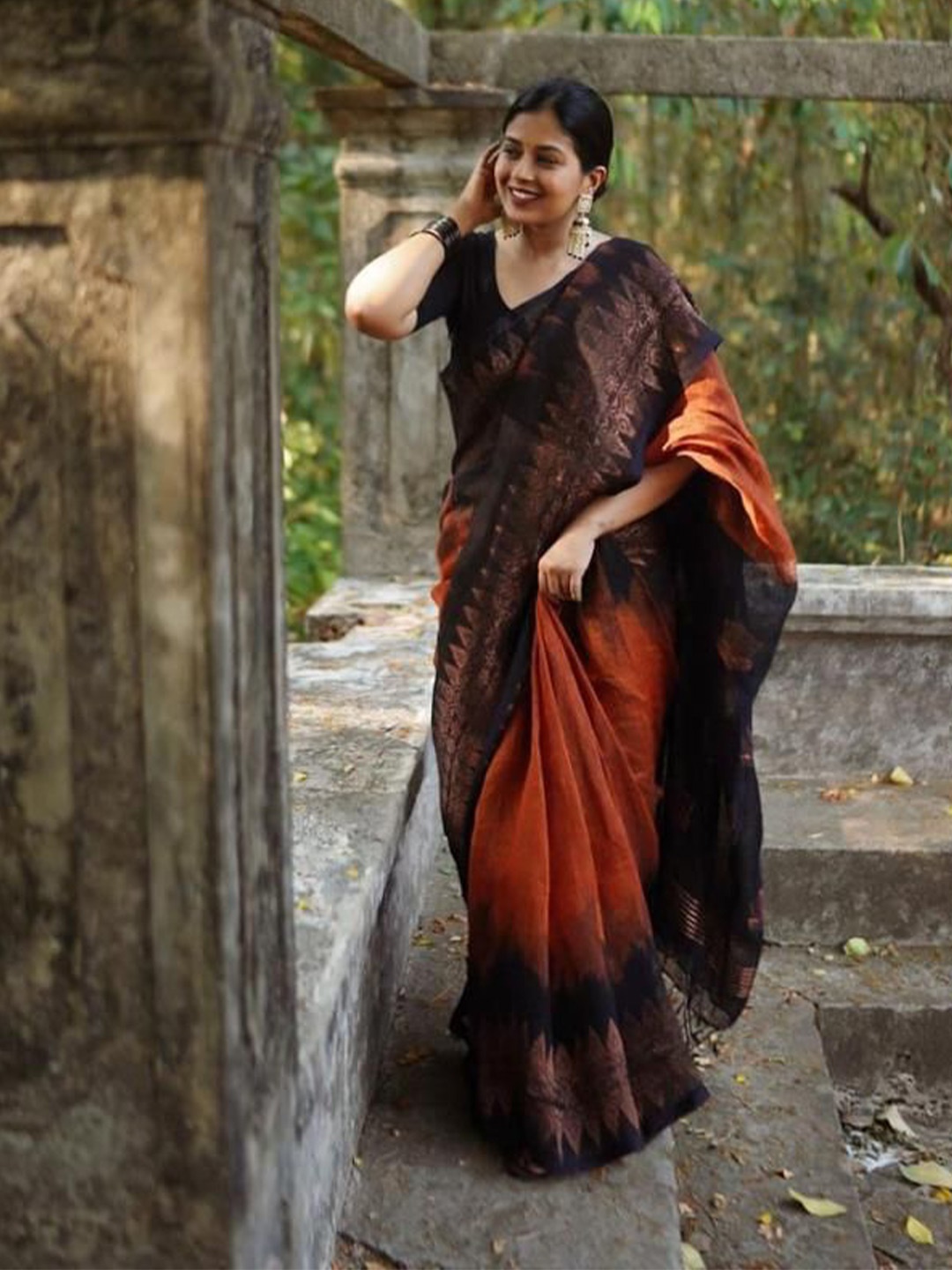 

Kriyansh Woven Design Zari Banarasi Saree, Orange