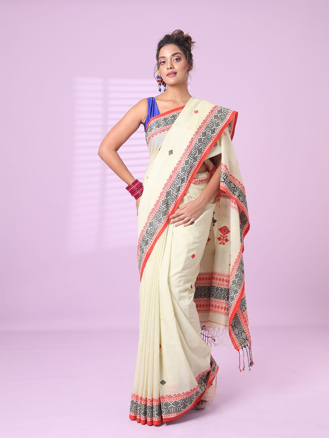 

Charukriti Woven Design Pure Cotton Saree, Beige