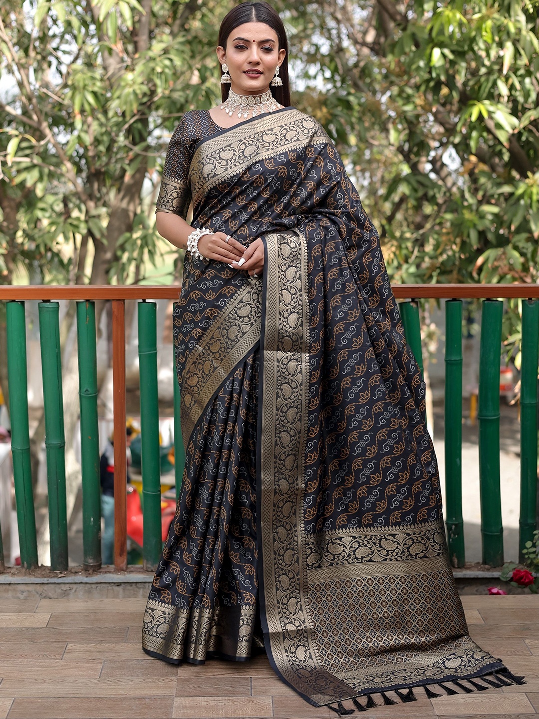 

Anaita Woven Design Zari Pure Silk Bandhani Saree, Black