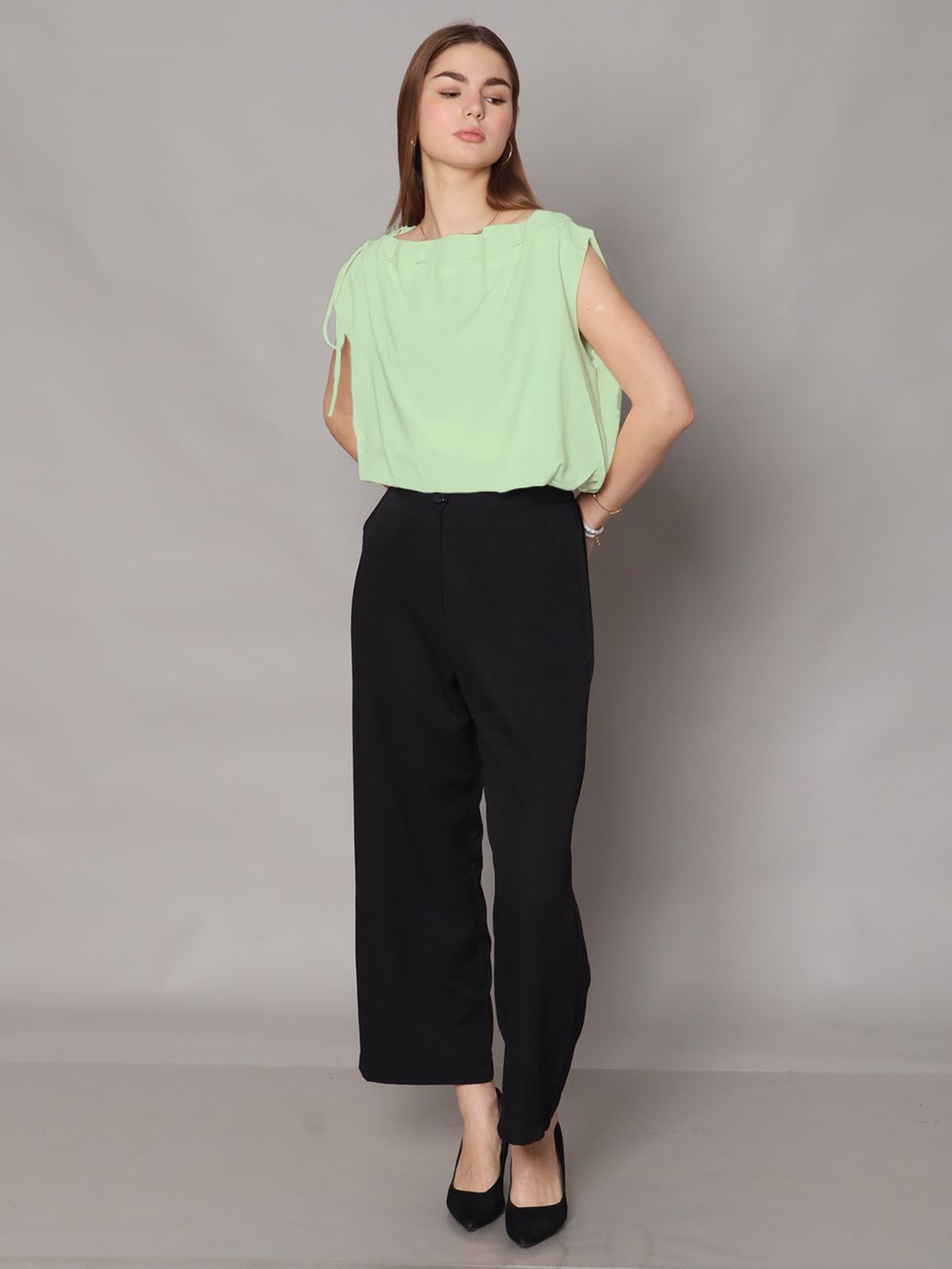 

Zink London Women Solid Boat Neck Top, Green
