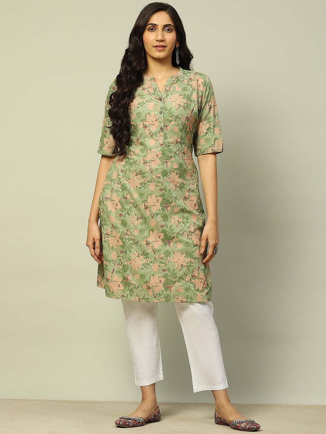 

Rangriti Floral Printed Mandarin Collar Straight Kurta, Green