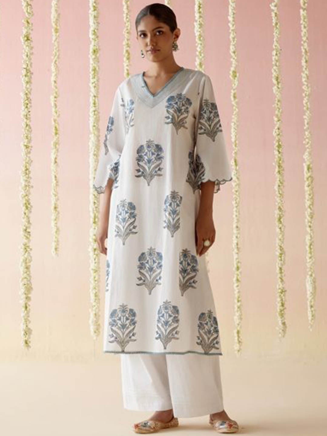 

NERO Women Floral Printed Regular Pure Cotton Kurta with Palazzos, White