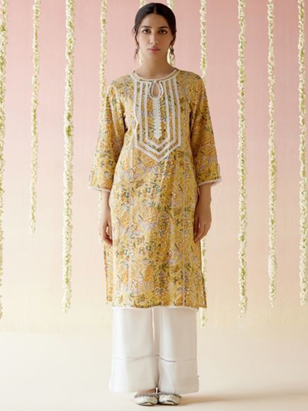 

NERO Women Floral Printed Regular Thread Work Pure Cotton Kurta with Trousers, Yellow