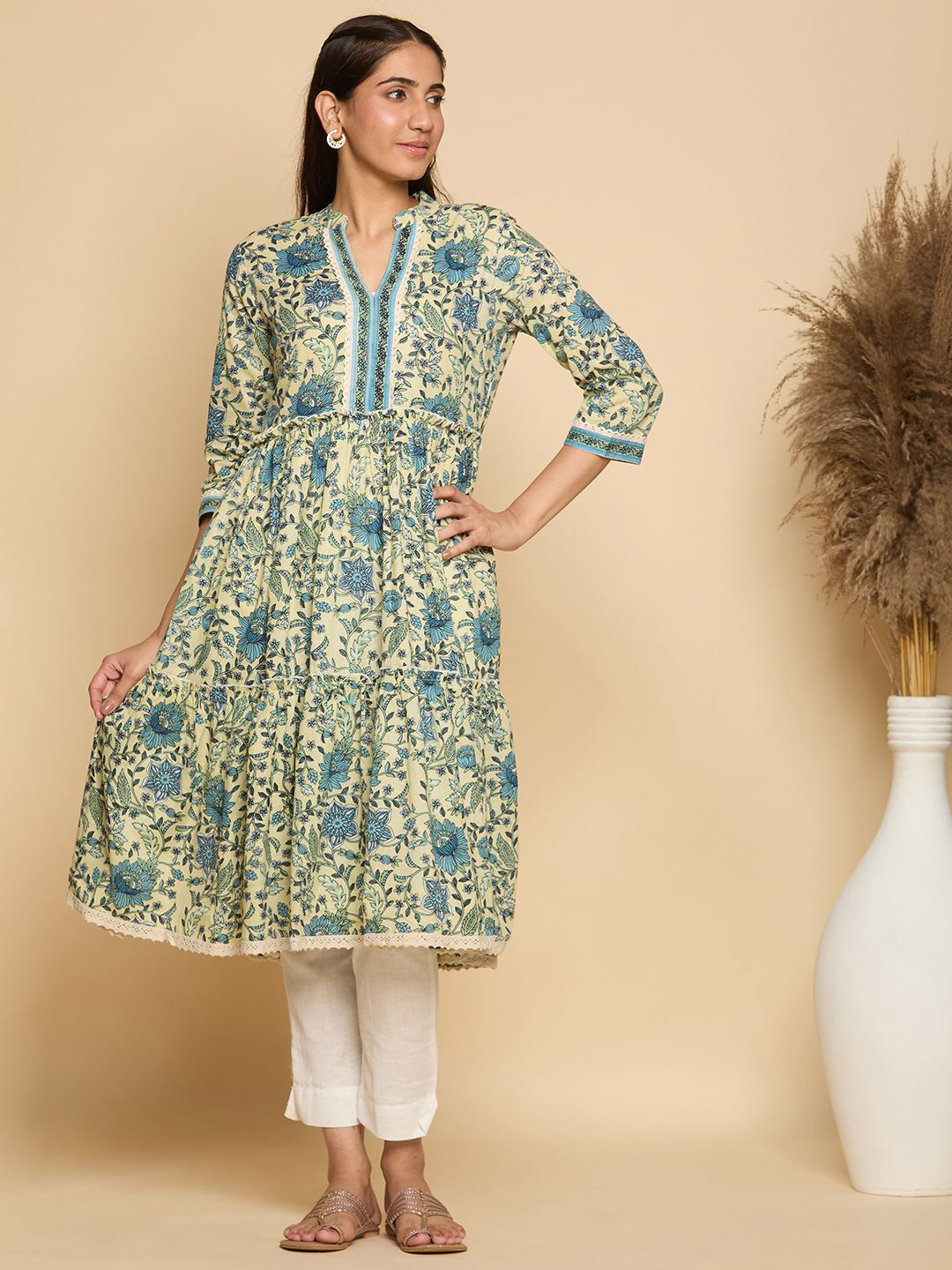 

Chandbaali Floral Printed Mandarin Collar Pure Cotton A-Line Kurta, Green
