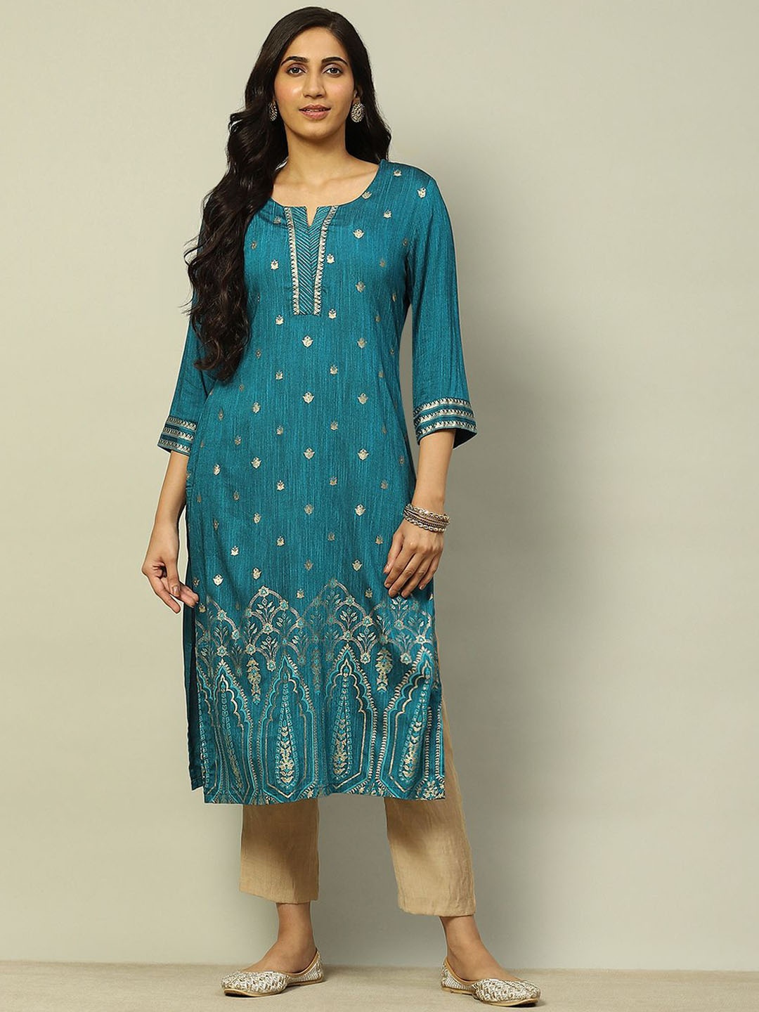 

Rangriti Floral Printed Notch Neck Straight Kurta, Blue