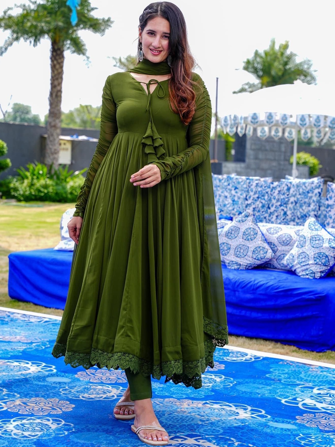 

Dwijupal Round Neck Anarkali Kurta With Trousers & Dupatta, Green