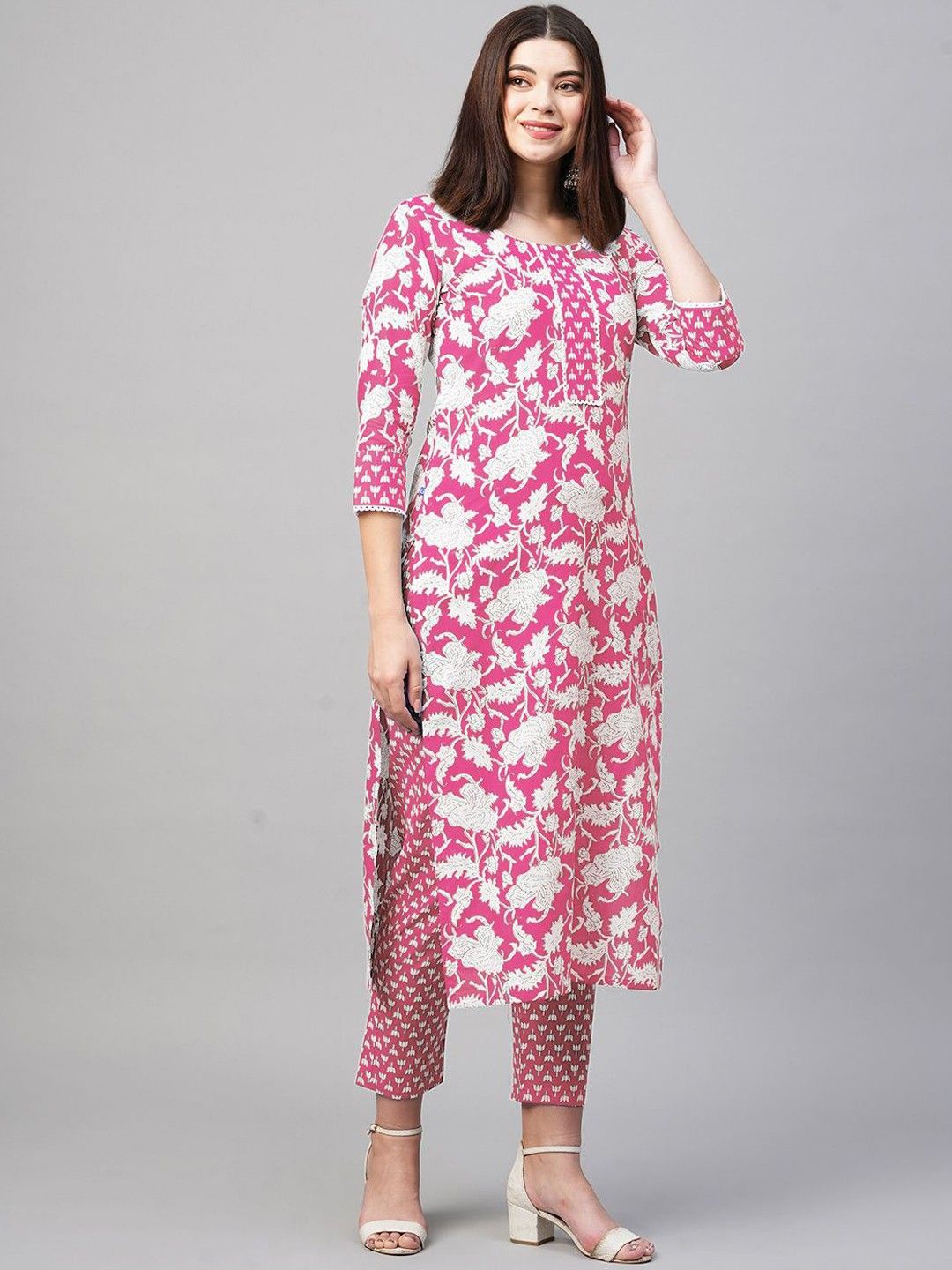 

Anni Designer Floral Printed Round Neck Straight Kurta with Trouser Co-Ords, Pink