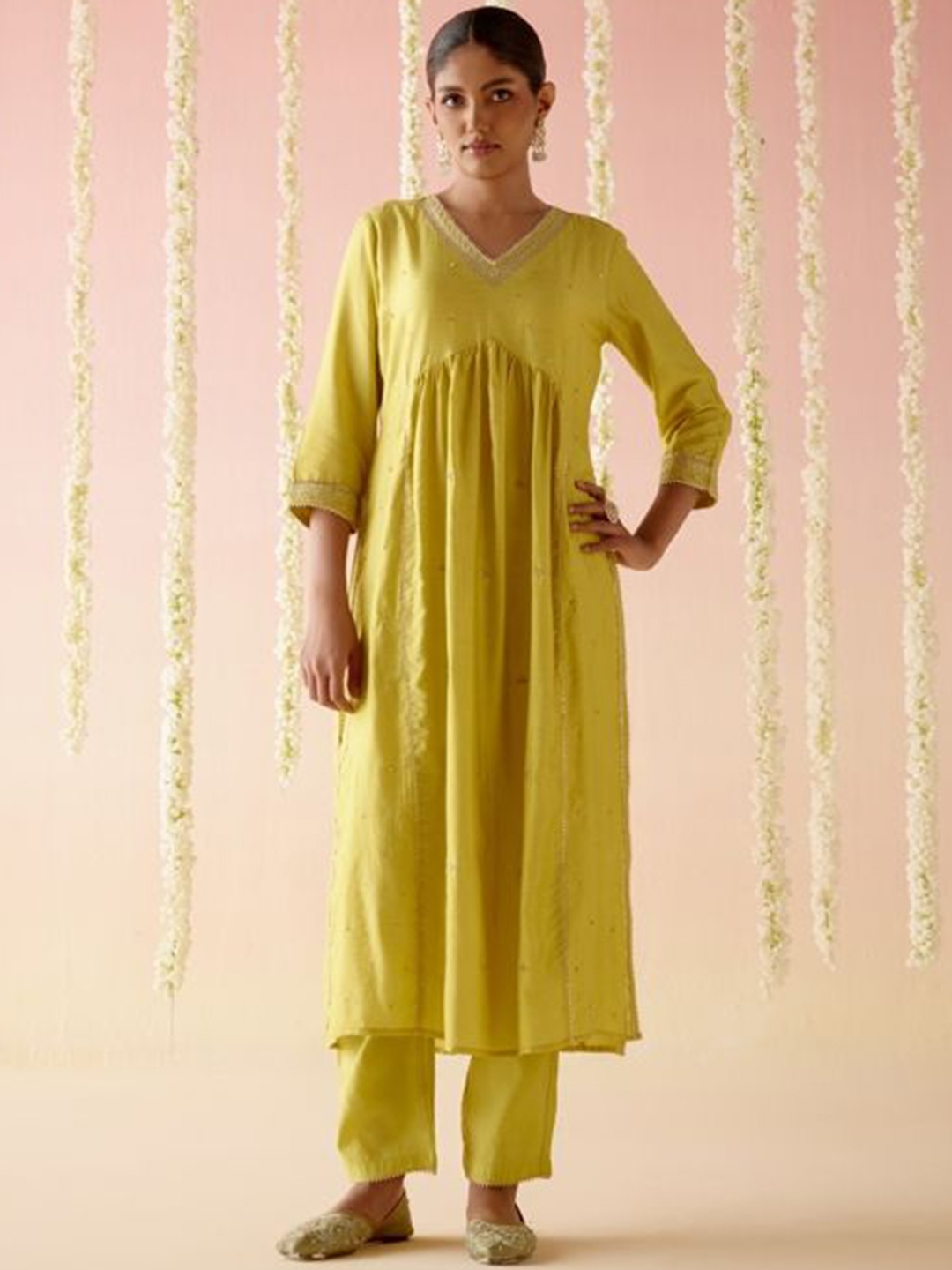 

NERO Women Embroidered Regular Chanderi Silk Kurta with Trousers, Sea green