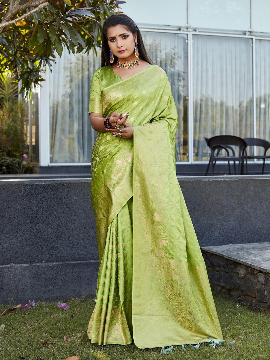 

Anaita Woven Design Satin Traditional Banarasi Saree With Zari, Green