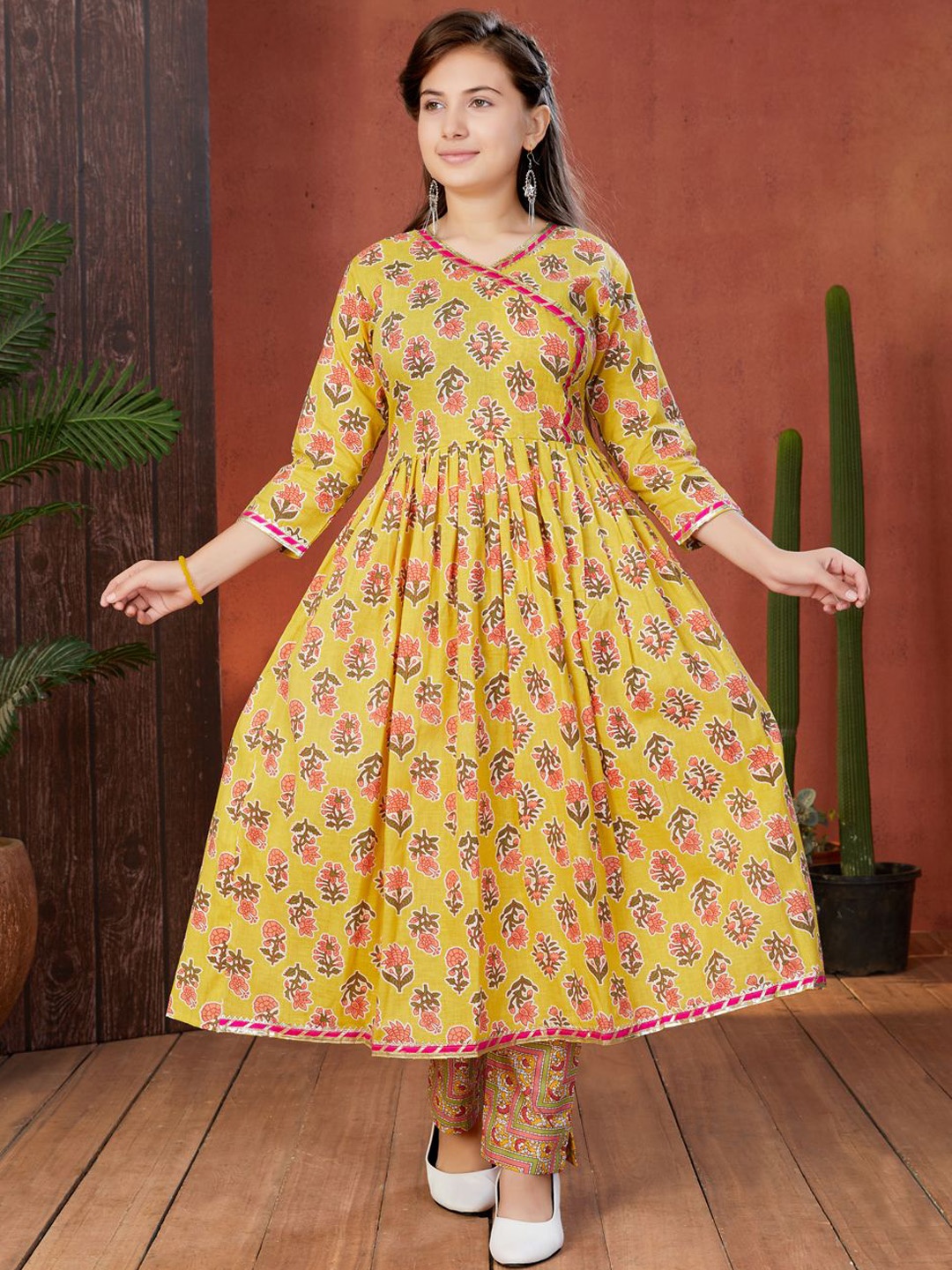 

Aarika Girls Floral Printed V-Neck Angrakha Cotton Anarkali Kurta, Yellow