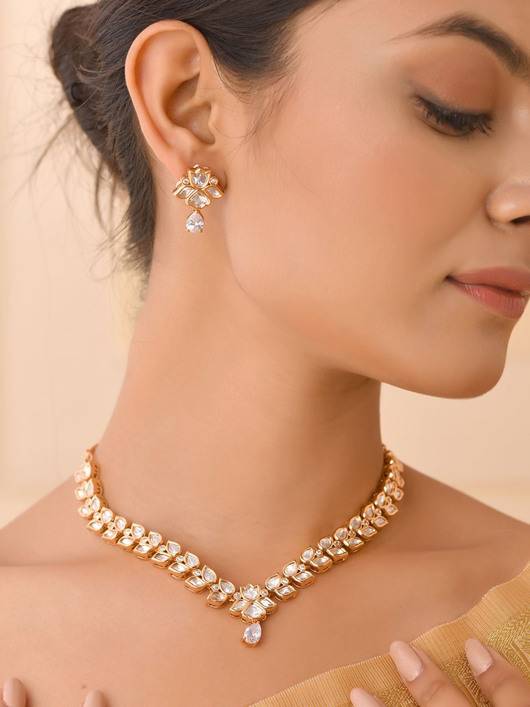 

Voylla Gold-Plated Kundan Studded Jewellery Set