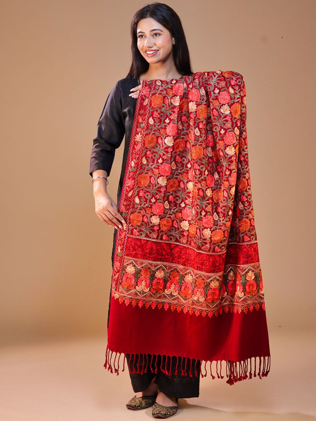 

SWI Stylish Floral Embroidered Woolen Shawl, Maroon