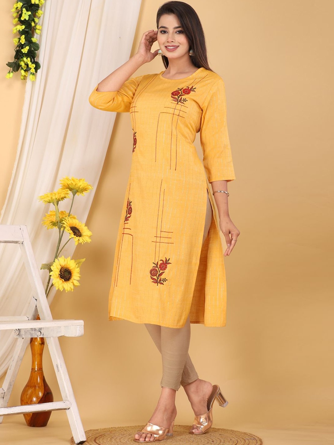 

Mehsoos Floral Embroidered Thread Work Straight Kurta, Yellow