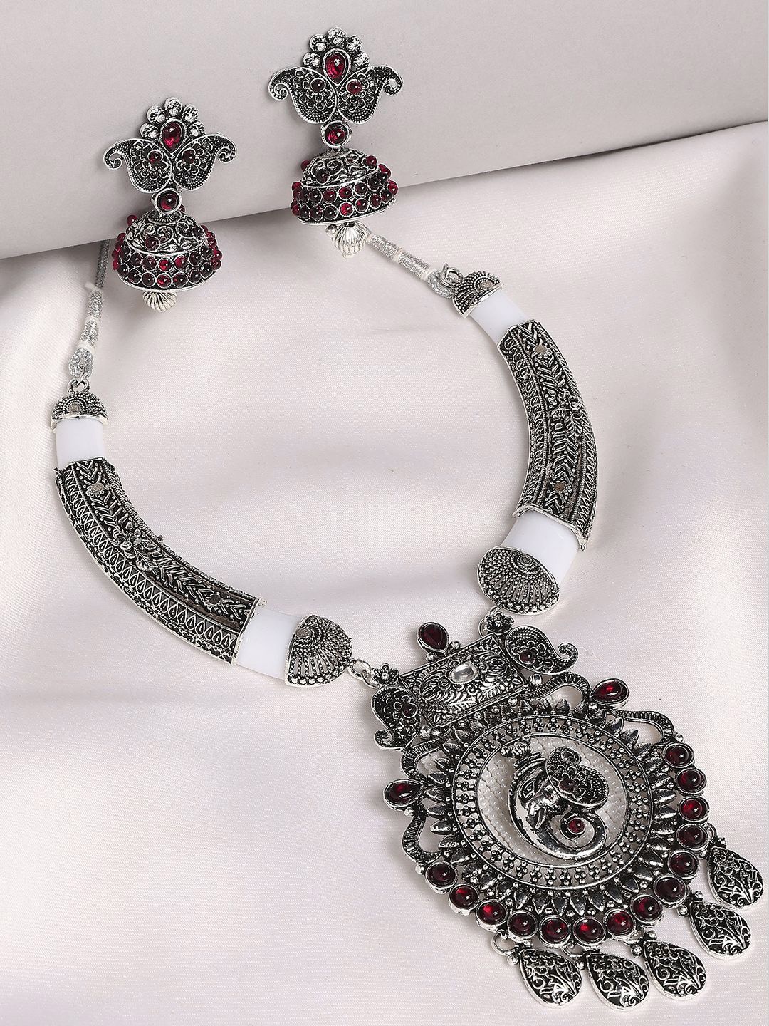 

Sangria Stone Studded & Beaded Jewellery Set, Silver