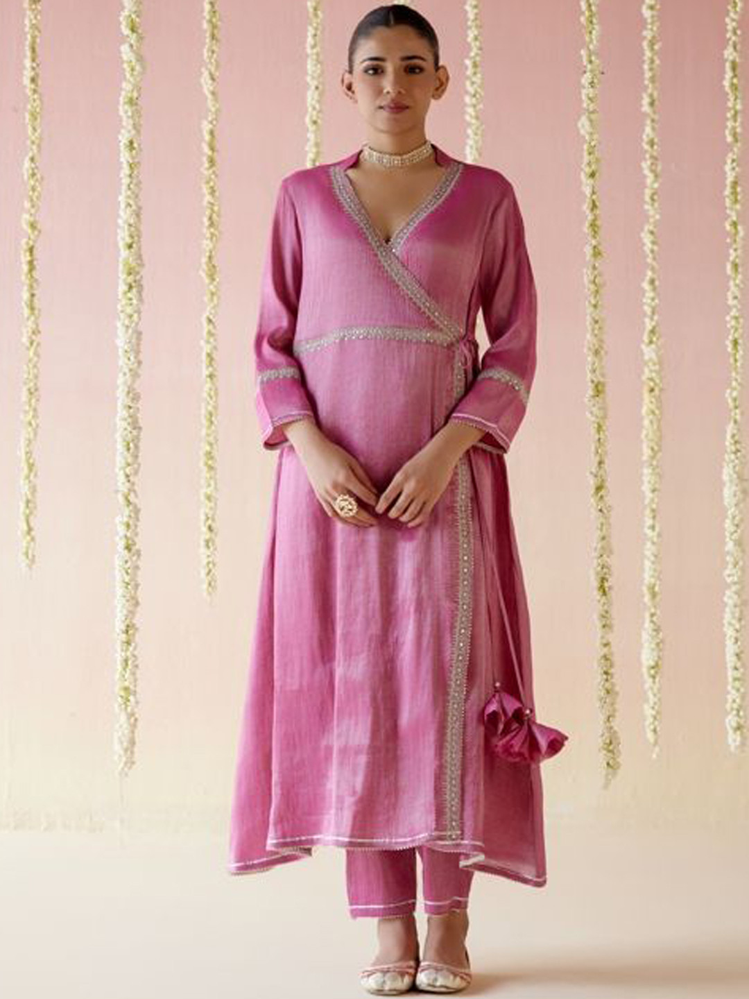 

NERO Women Embroidered Regular Chanderi Silk Kurta with Trousers, Pink