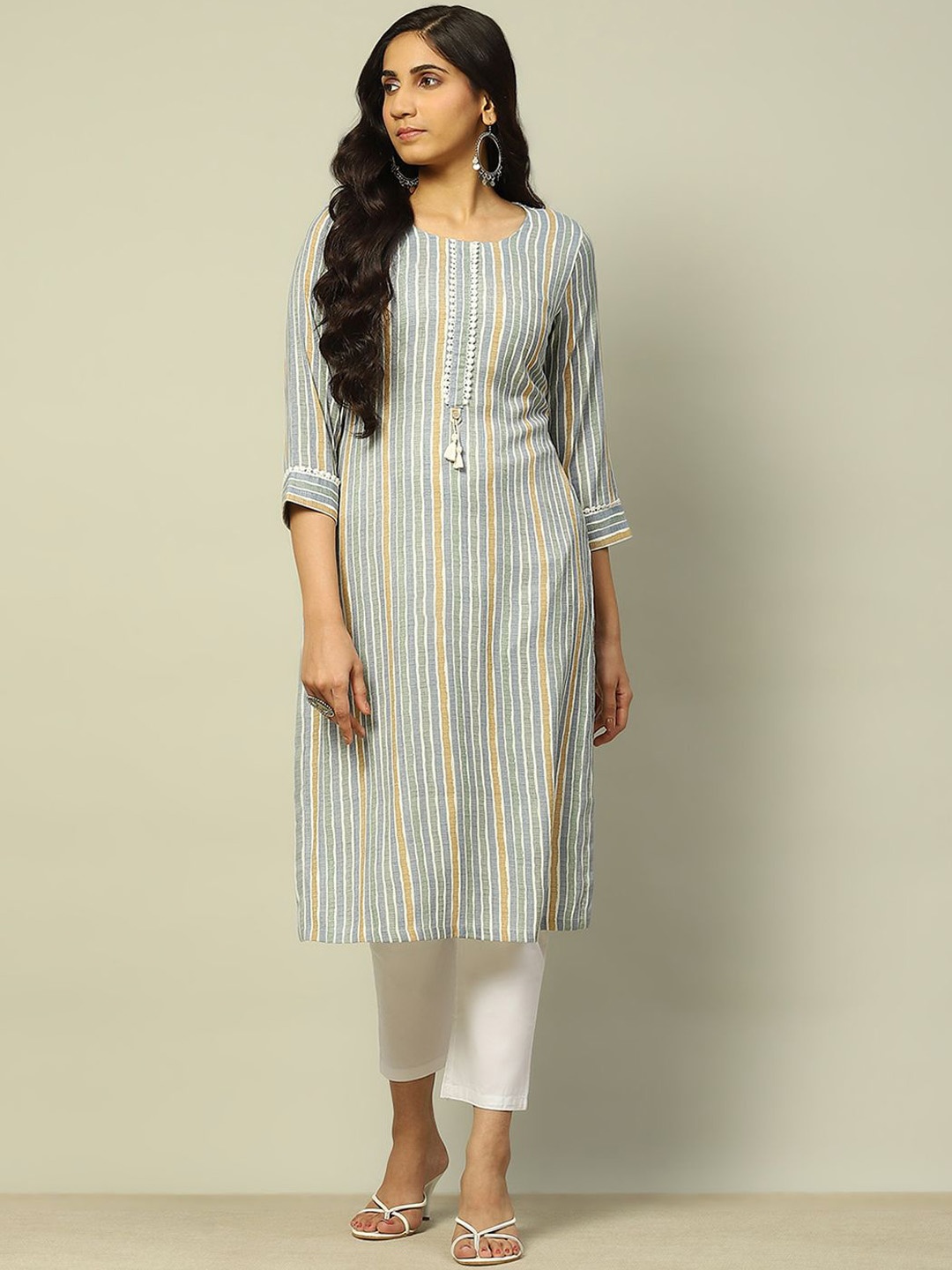 

Rangriti Striped Round Neck Sequinned Straight Kurta, Grey