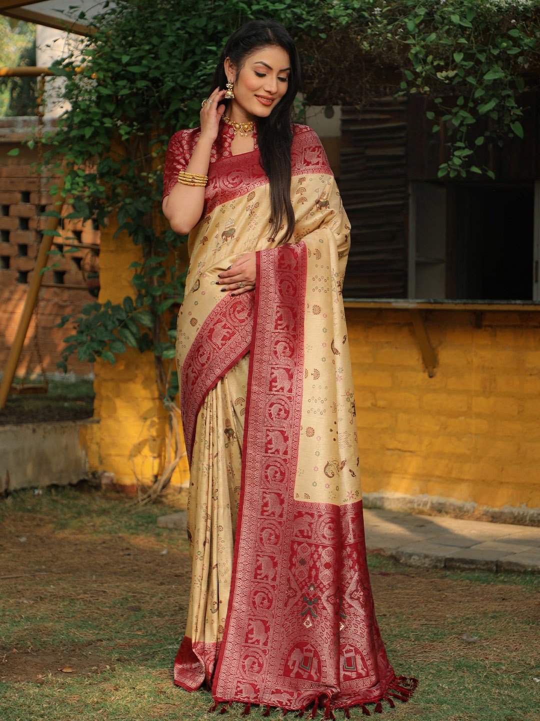

Anaita Woven Design Pure Silk Traditional Kanjeevaram Saree, Cream