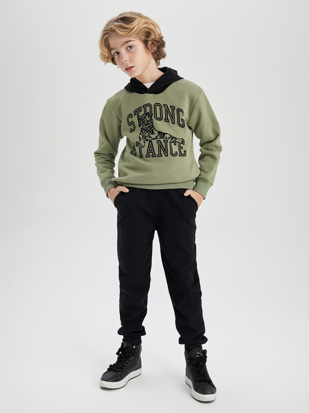 

DeFacto Boys Printed Sweatshirt With Joggers, Green