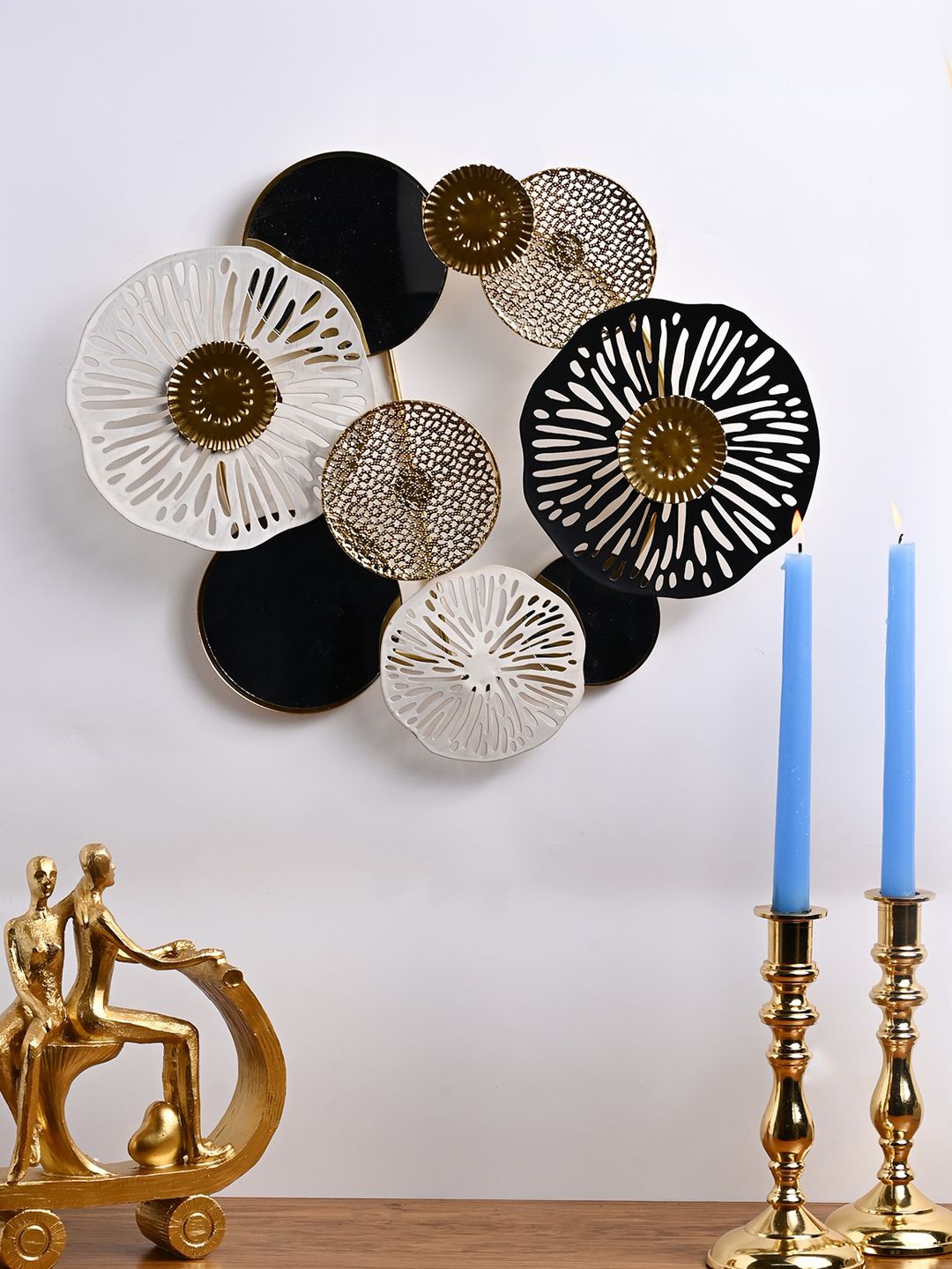 

MARKET99 Black & White Round Shape Hanging Wall Decor, Gold