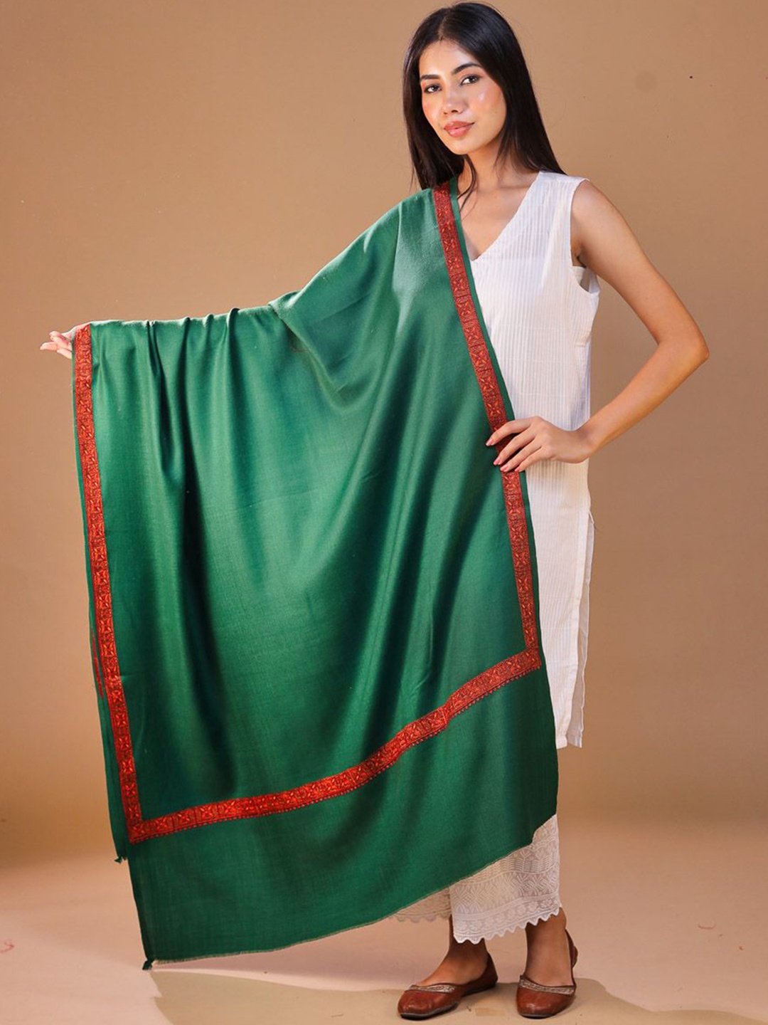 

SWI Stylish Floral Embroidered Woolen Shawl, Green